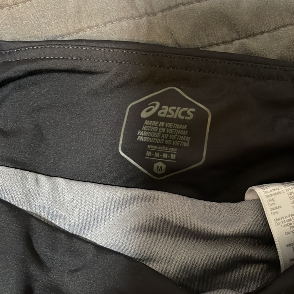 ASICS running shorts - Picture 3 of 4